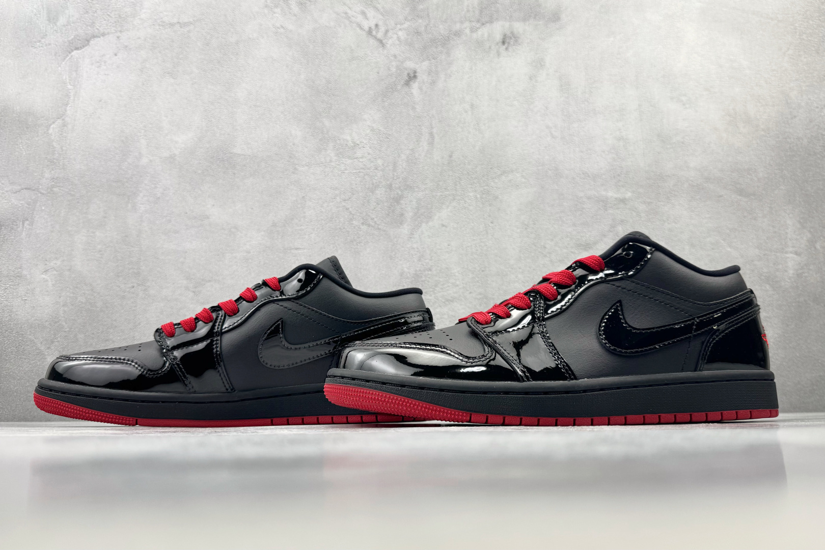 DT 公司级 Jordan Air Jordan 1 黑红 货号： 606 尺码：40 40.5 41 42 42.5 