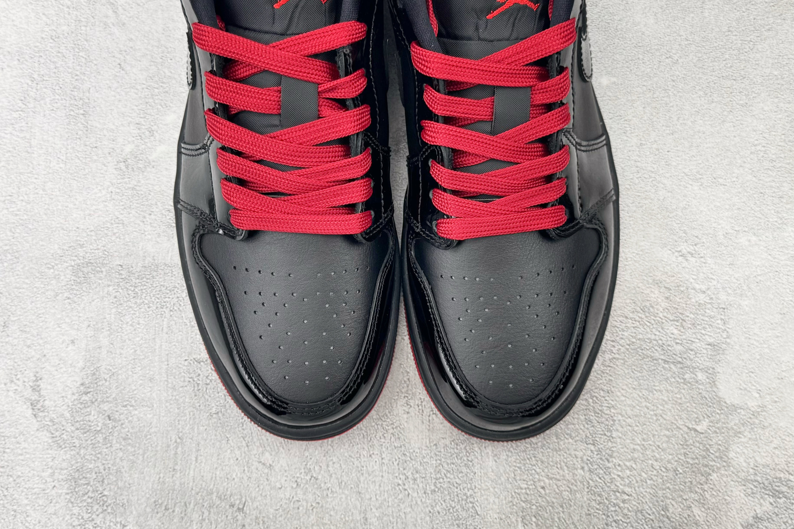 DT 公司级 Jordan Air Jordan 1 黑红 货号： 606 尺码：40 40.5 41 42 42.5 