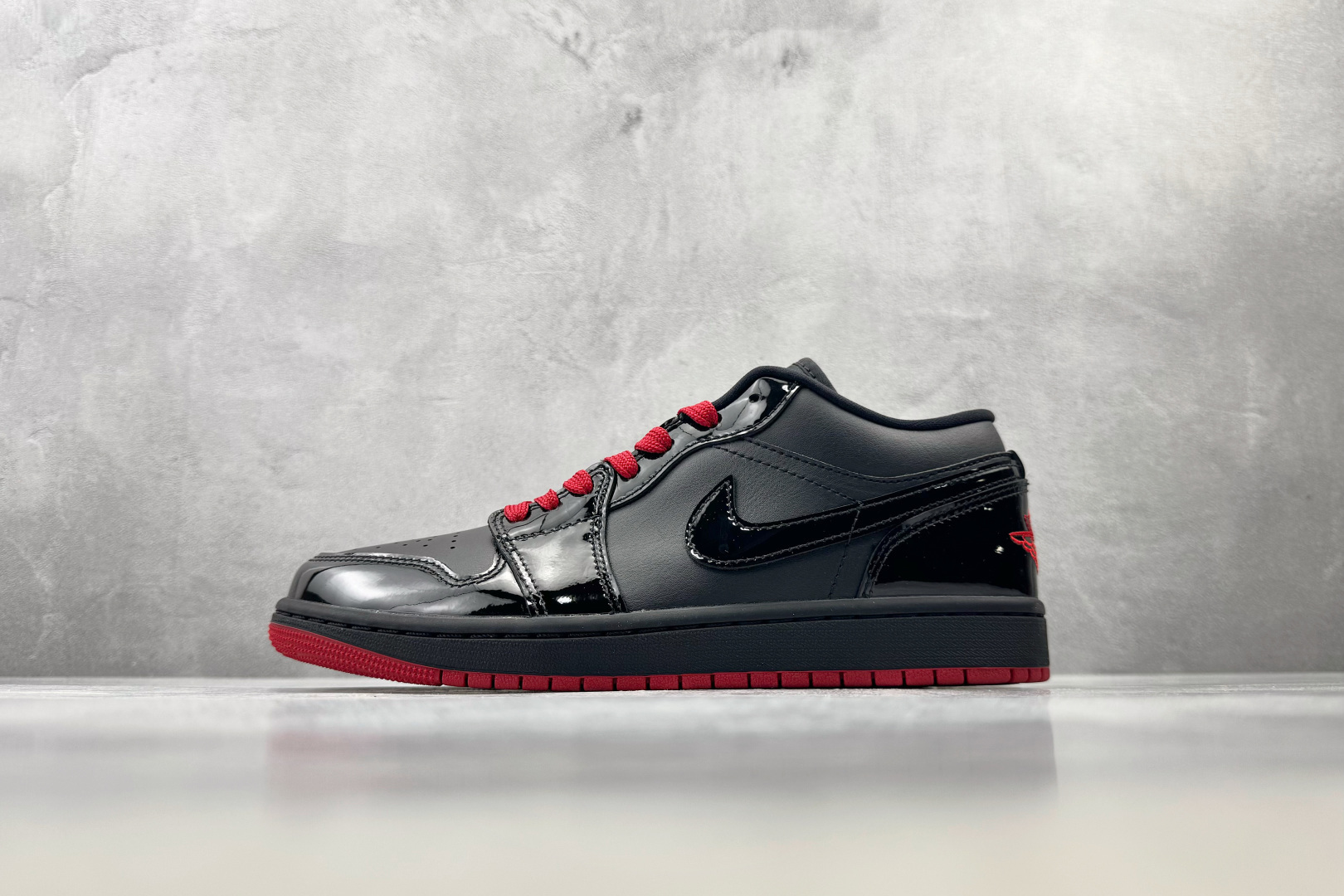 DT 公司级 Jordan Air Jordan 1 黑红 货号： 606 尺码：40 40.5 41 42 42.5 