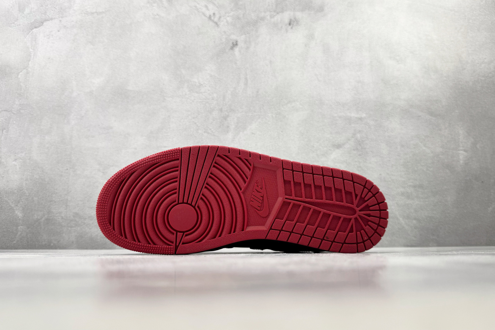 DT 公司级 Jordan Air Jordan 1 黑红 货号： 606 尺码：40 40.5 41 42 42.5 