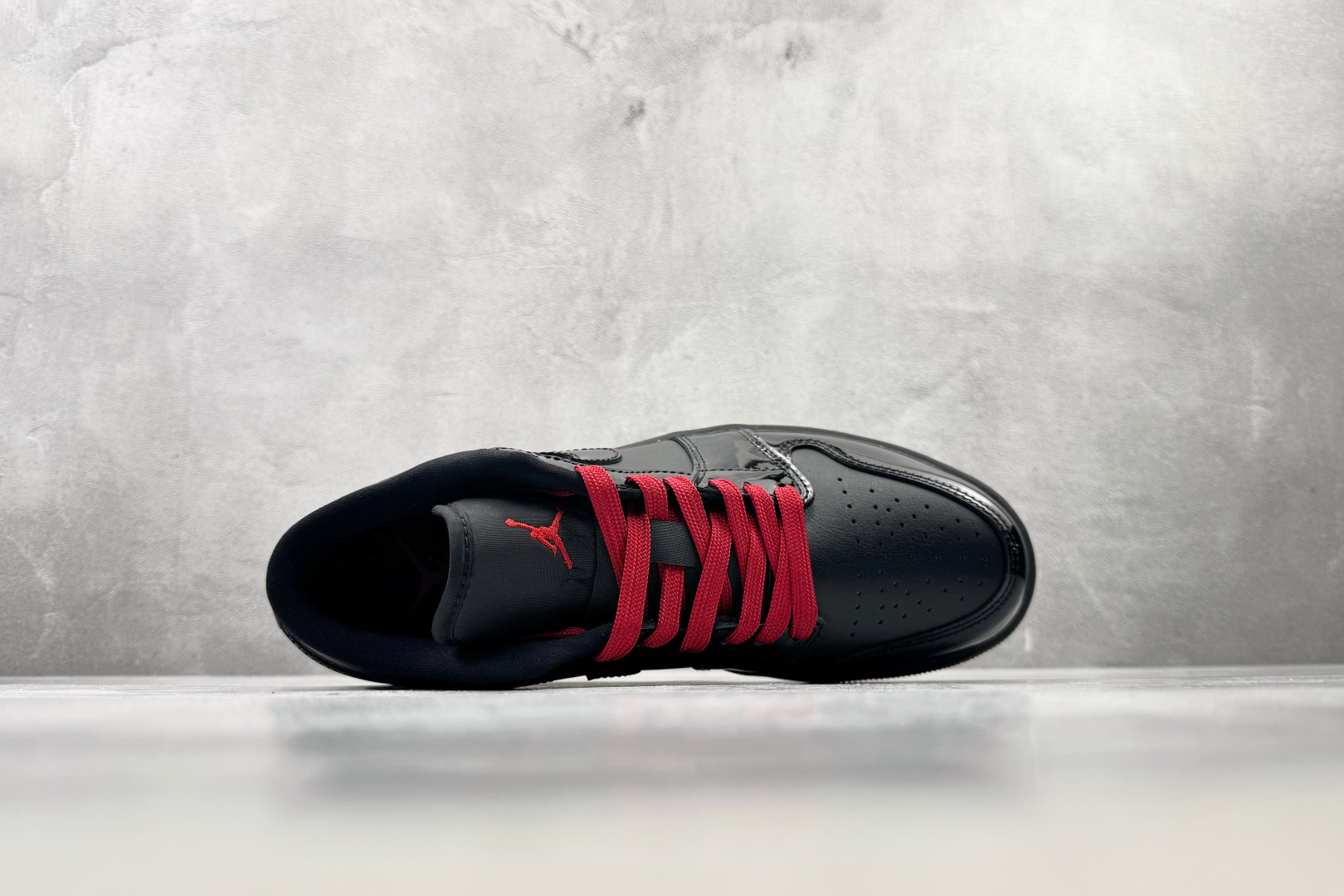 DT 公司级 Jordan Air Jordan 1 黑红 货号： 606 尺码：40 40.5 41 42 42.5 