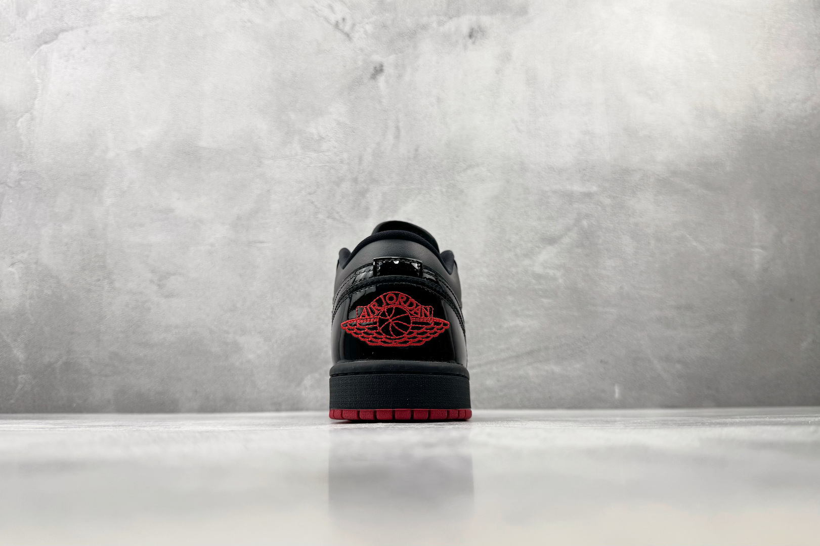 DT 公司级 Jordan Air Jordan 1 黑红 货号： 606 尺码：40 40.5 41 42 42.5 