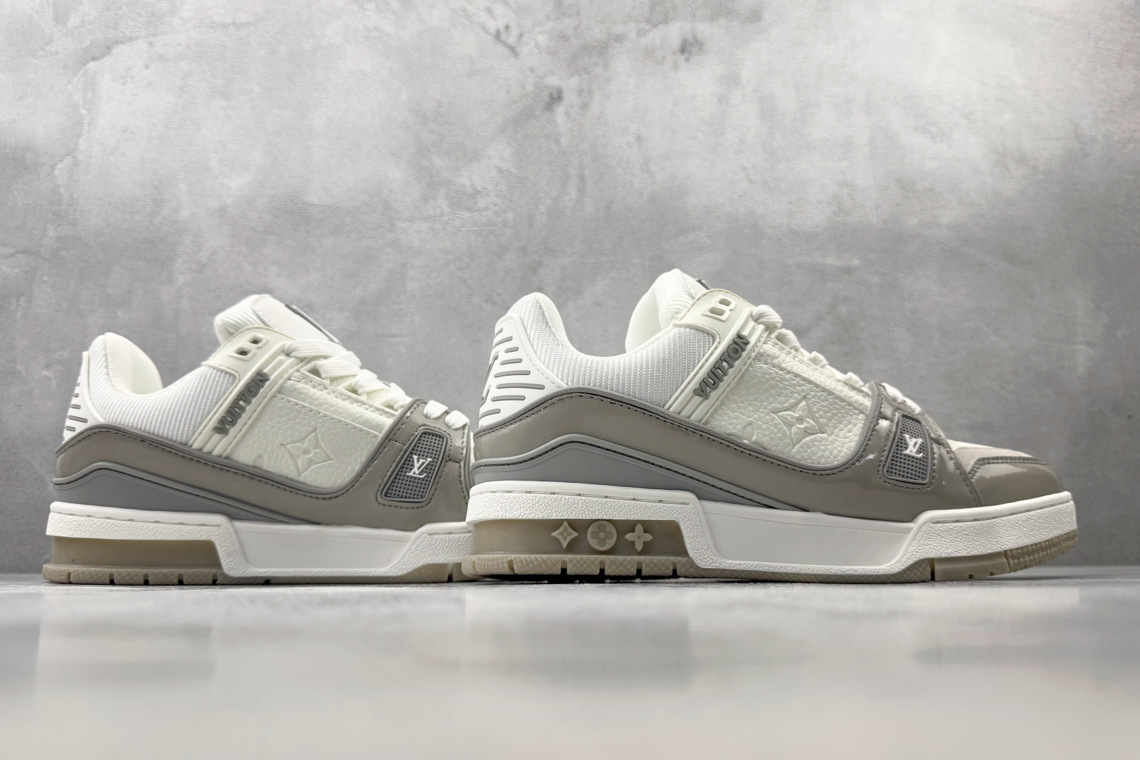 TG 爆款跑量神器 LOUIS VUITTON Trainer 灰白 货号：1AK8GJ 尺码：36 37 38 39 