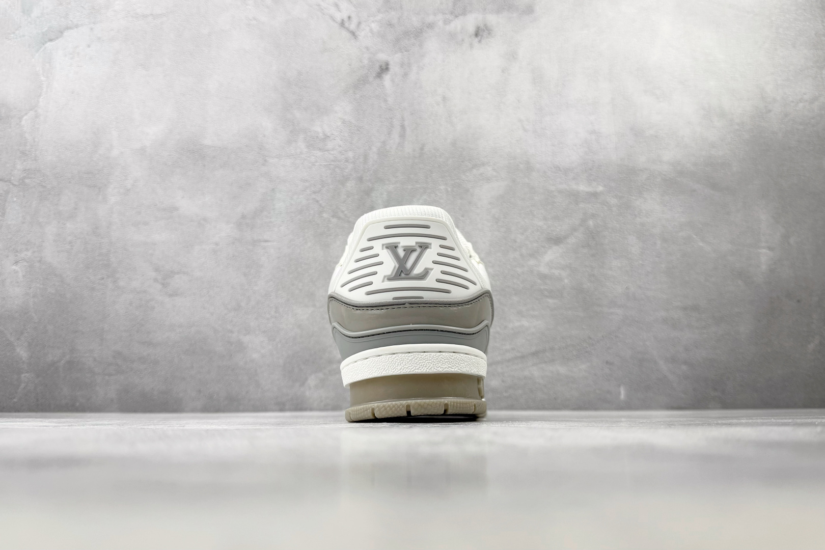 TG 爆款跑量神器 LOUIS VUITTON Trainer 灰白 货号：1AK8GJ 尺码：36 37 38 39 