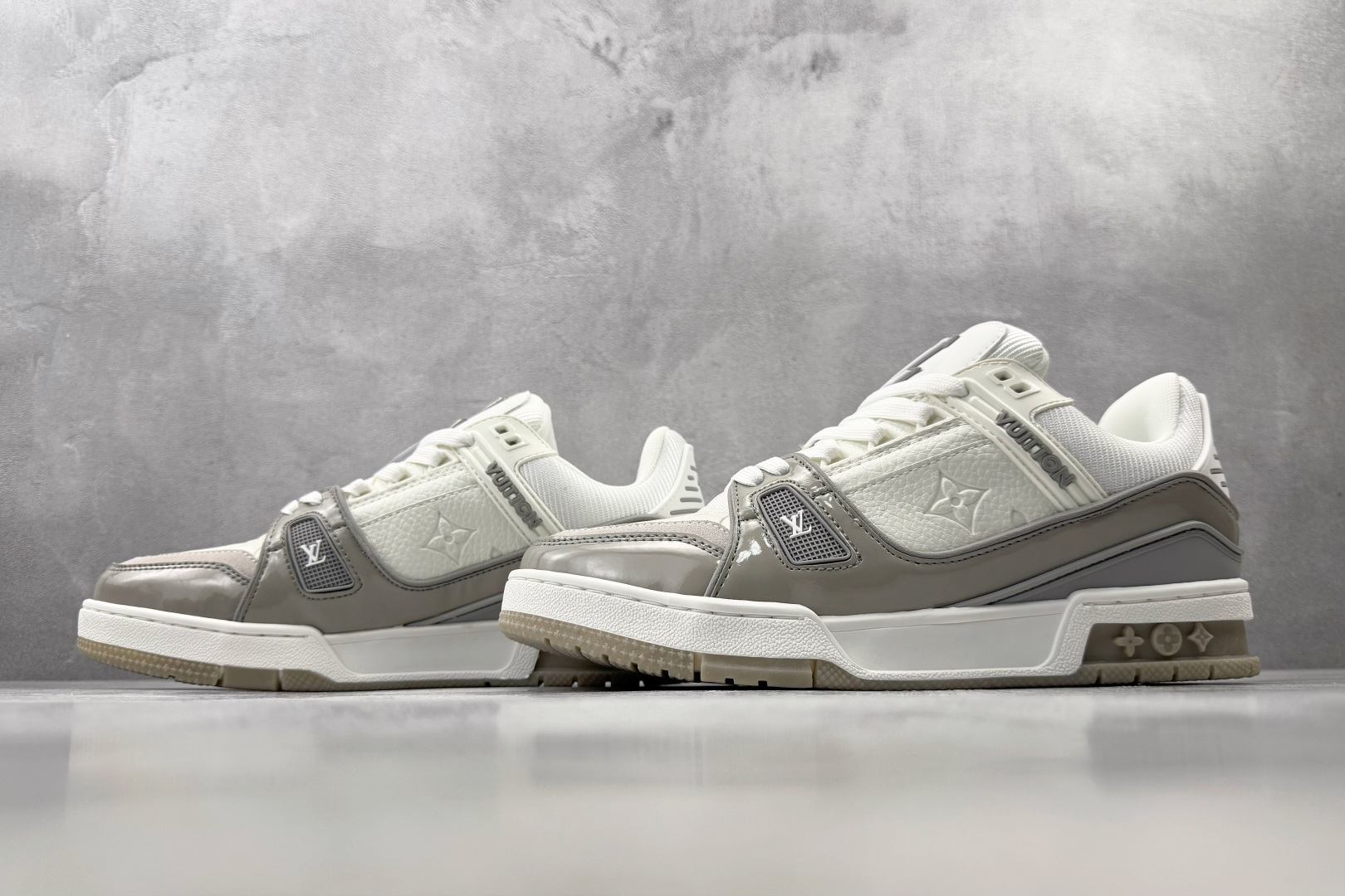 TG 爆款跑量神器 LOUIS VUITTON Trainer 灰白 货号：1AK8GJ 尺码：36 37 38 39 