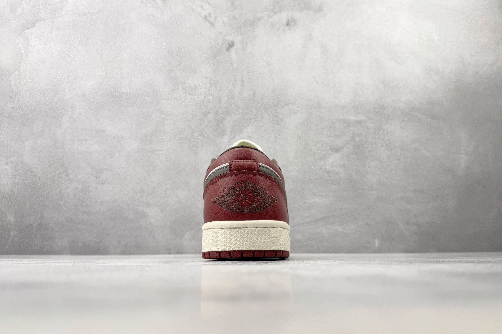 XC Jordan Air Jordan 1 红色 货号:IX5004 121 尺码:36 36.5 37.5 38 3 XC Jordan Air Jordan 1 红色 货号:IX5004 121 尺码:36 36.5 37.5 38 3