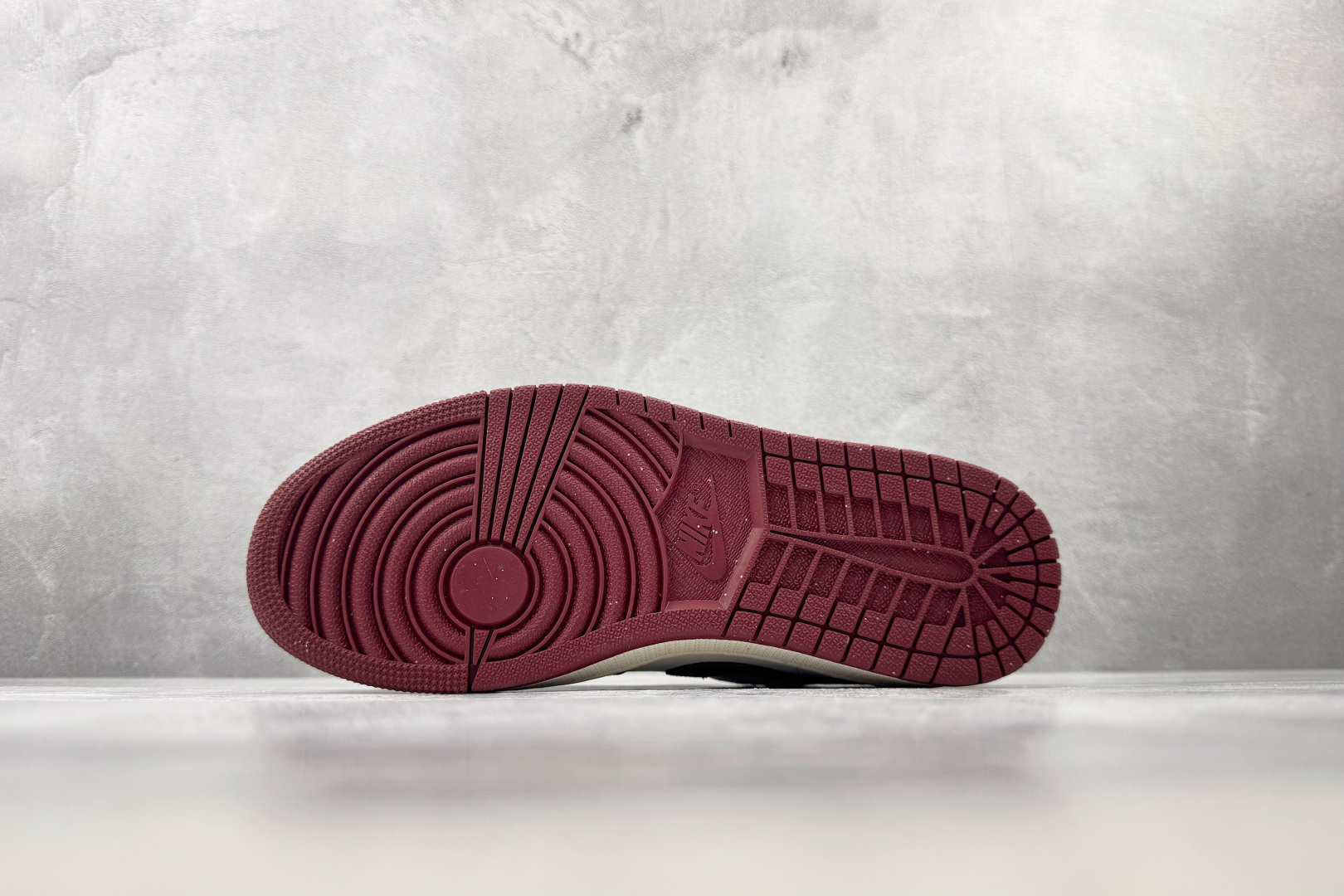 XC Jordan Air Jordan 1 红色 货号:IX5004 121 尺码:36 36.5 37.5 38 3 XC Jordan Air Jordan 1 红色 货号:IX5004 121 尺码:36 36.5 37.5 38 3