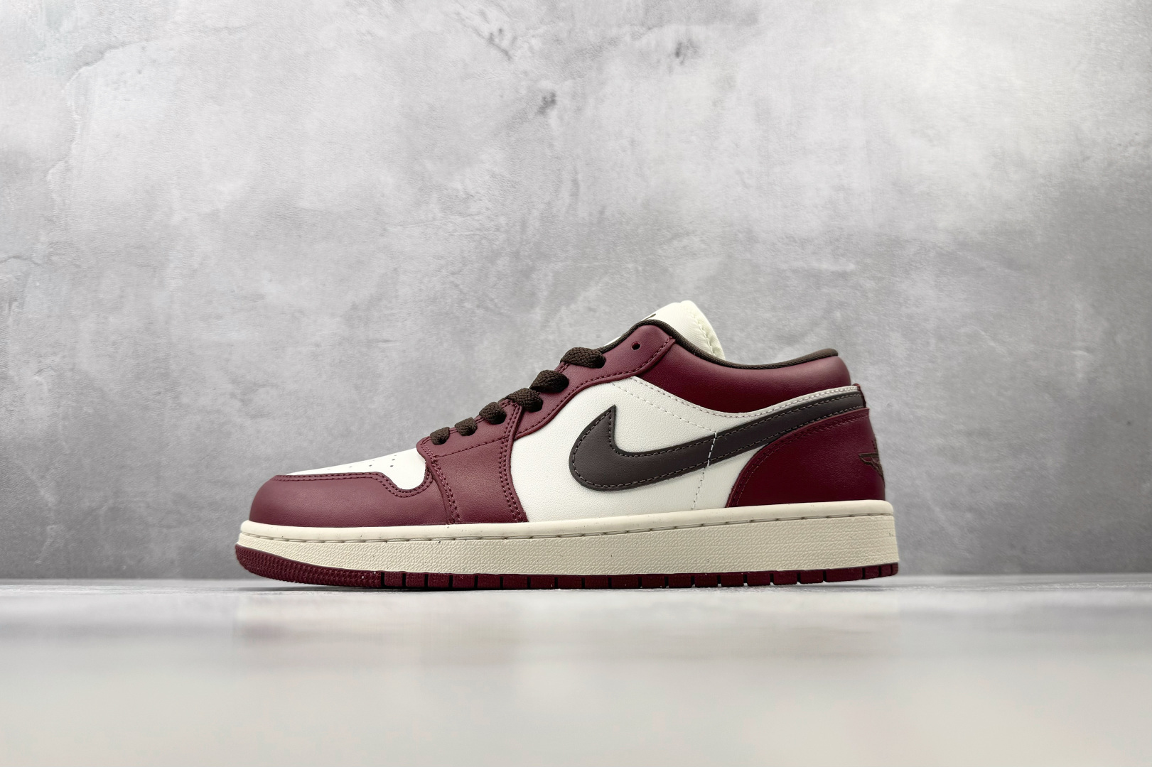 XC Jordan Air Jordan 1 红色 货号：IX5004 121 尺码：36 36.5 37.5 38 3