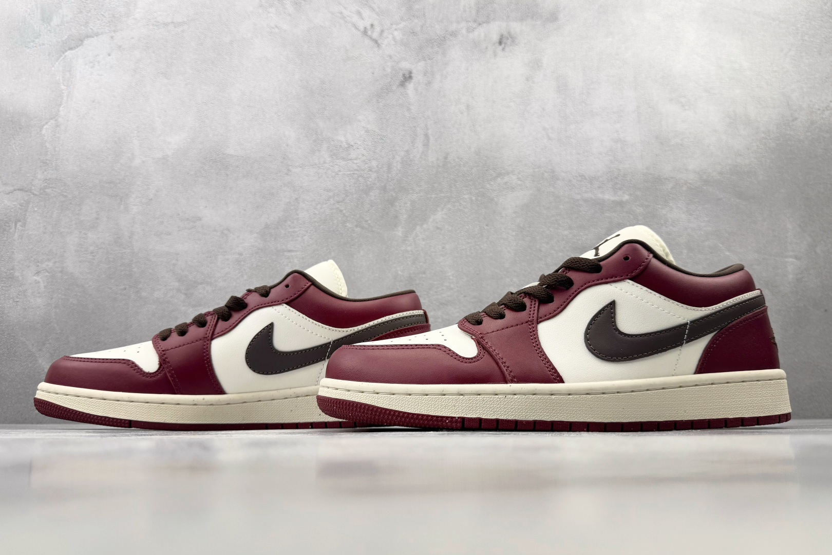 XC Jordan Air Jordan 1 红色 货号:IX5004 121 尺码:36 36.5 37.5 38 3 XC Jordan Air Jordan 1 红色 货号:IX5004 121 尺码:36 36.5 37.5 38 3