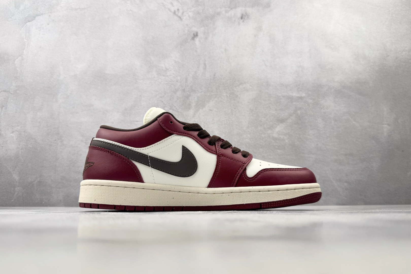 XC Jordan Air Jordan 1 红色 货号:IX5004 121 尺码:36 36.5 37.5 38 3 XC Jordan Air Jordan 1 红色 货号:IX5004 121 尺码:36 36.5 37.5 38 3