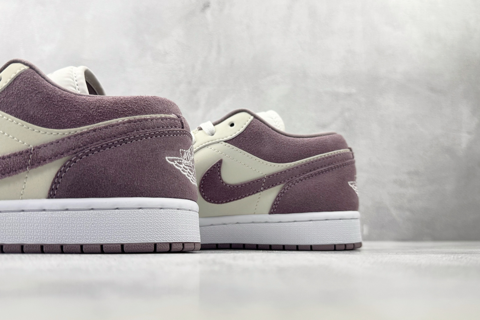 K版 综合版 Jordan Air Jordan 1 Low 浅紫 货号：DC0774 117 尺码：36 36.5 3