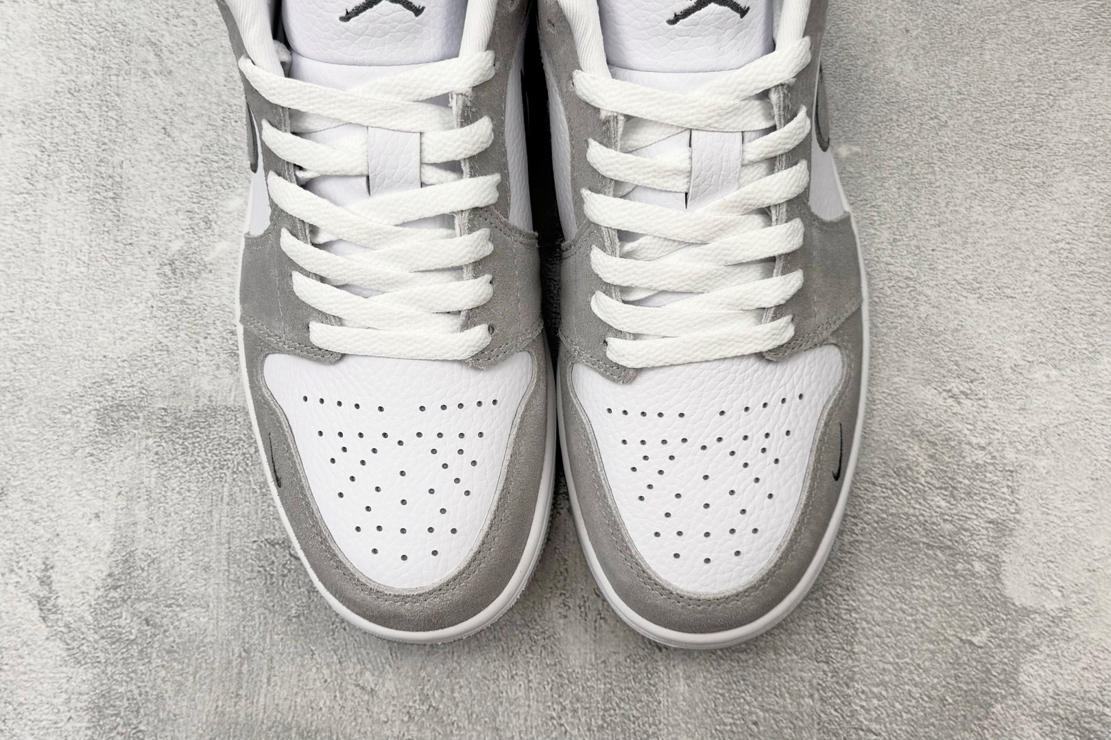DT 公司级 Jordan Air Jordan 1 SE 灰白 货号：IX3959 100 尺码：40 40.5 41