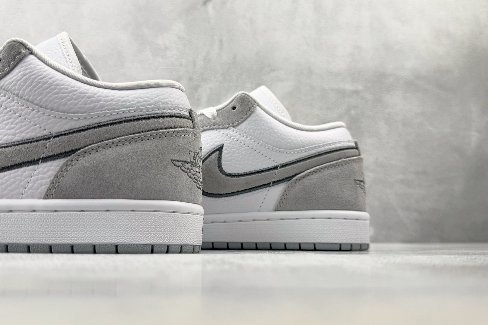 DT 公司级 Jordan Air Jordan 1 SE 灰白 货号：IX3959 100 尺码：40 40.5 41