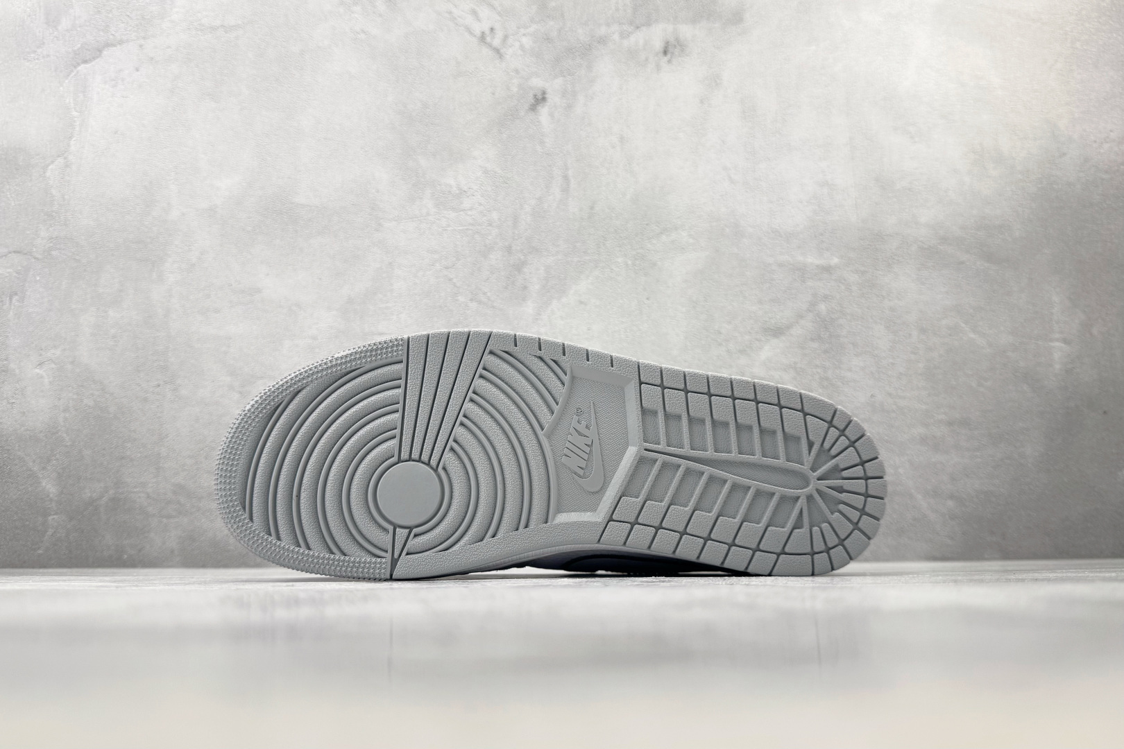 DT 公司级 Jordan Air Jordan 1 SE 灰白 货号：IX3959 100 尺码：40 40.5 41