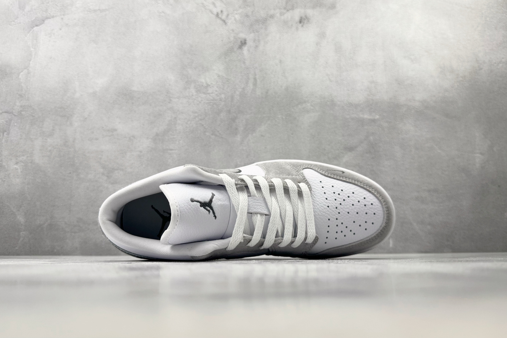 DT 公司级 Jordan Air Jordan 1 SE 灰白 货号：IX3959 100 尺码：40 40.5 41
