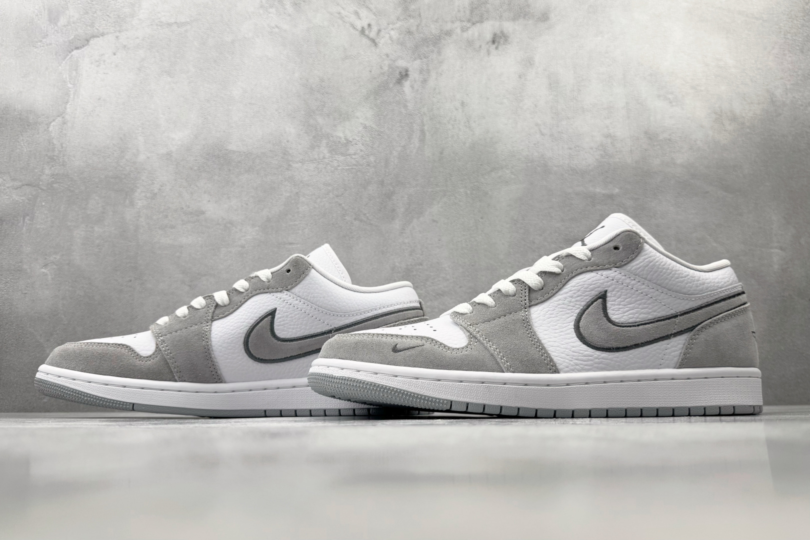 DT 公司级 Jordan Air Jordan 1 SE 灰白 货号：IX3959 100 尺码：40 40.5 41