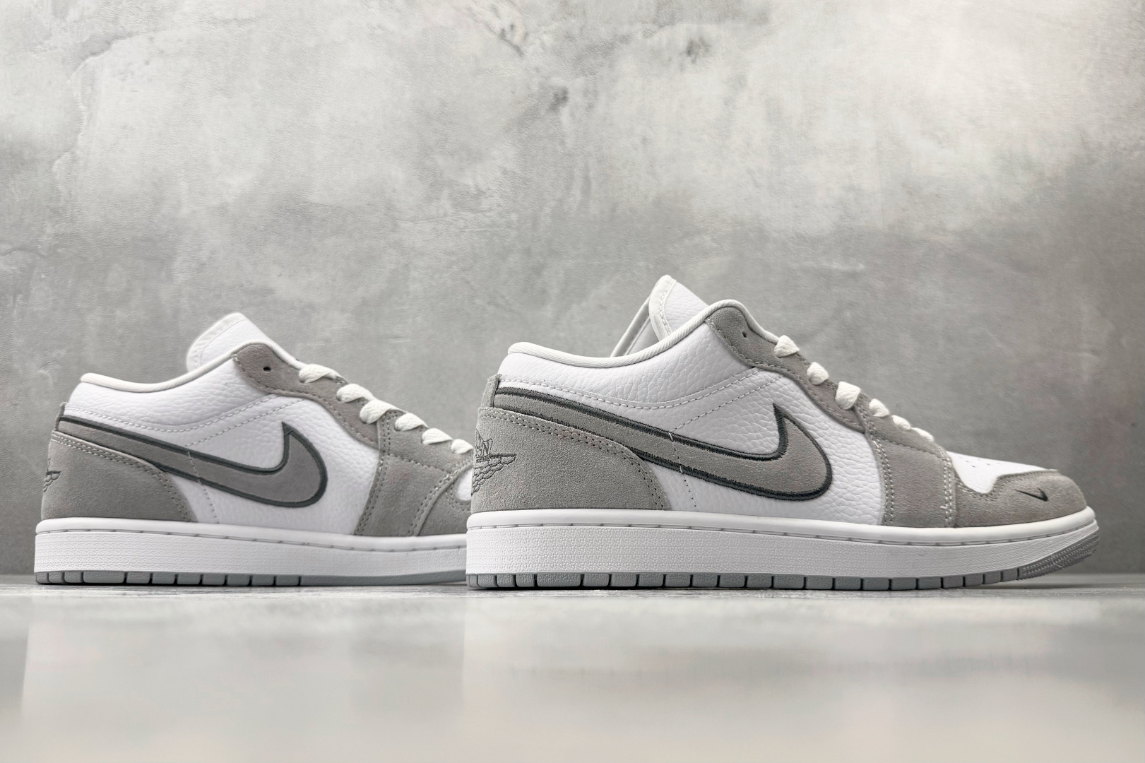 DT 公司级 Jordan Air Jordan 1 SE 灰白 货号：IX3959 100 尺码：40 40.5 41