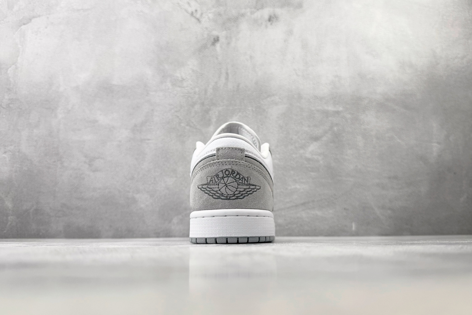 DT 公司级 Jordan Air Jordan 1 SE 灰白 货号：IX3959 100 尺码：40 40.5 41