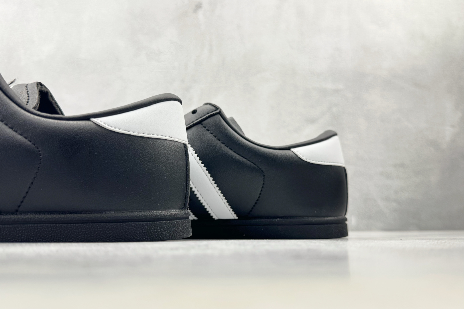DH adidas originals SUPERSTAR Lo Pro 黑色 货号：KI6824 尺码：35.5 36