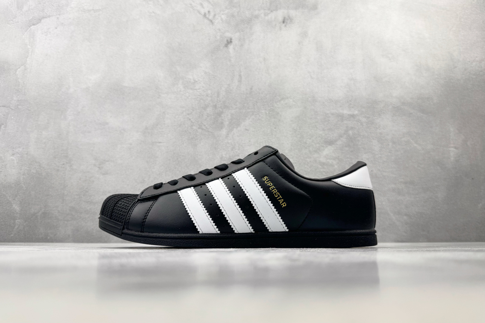 DH adidas originals SUPERSTAR Lo Pro 黑色 货号：KI6824 尺码：35.5 36