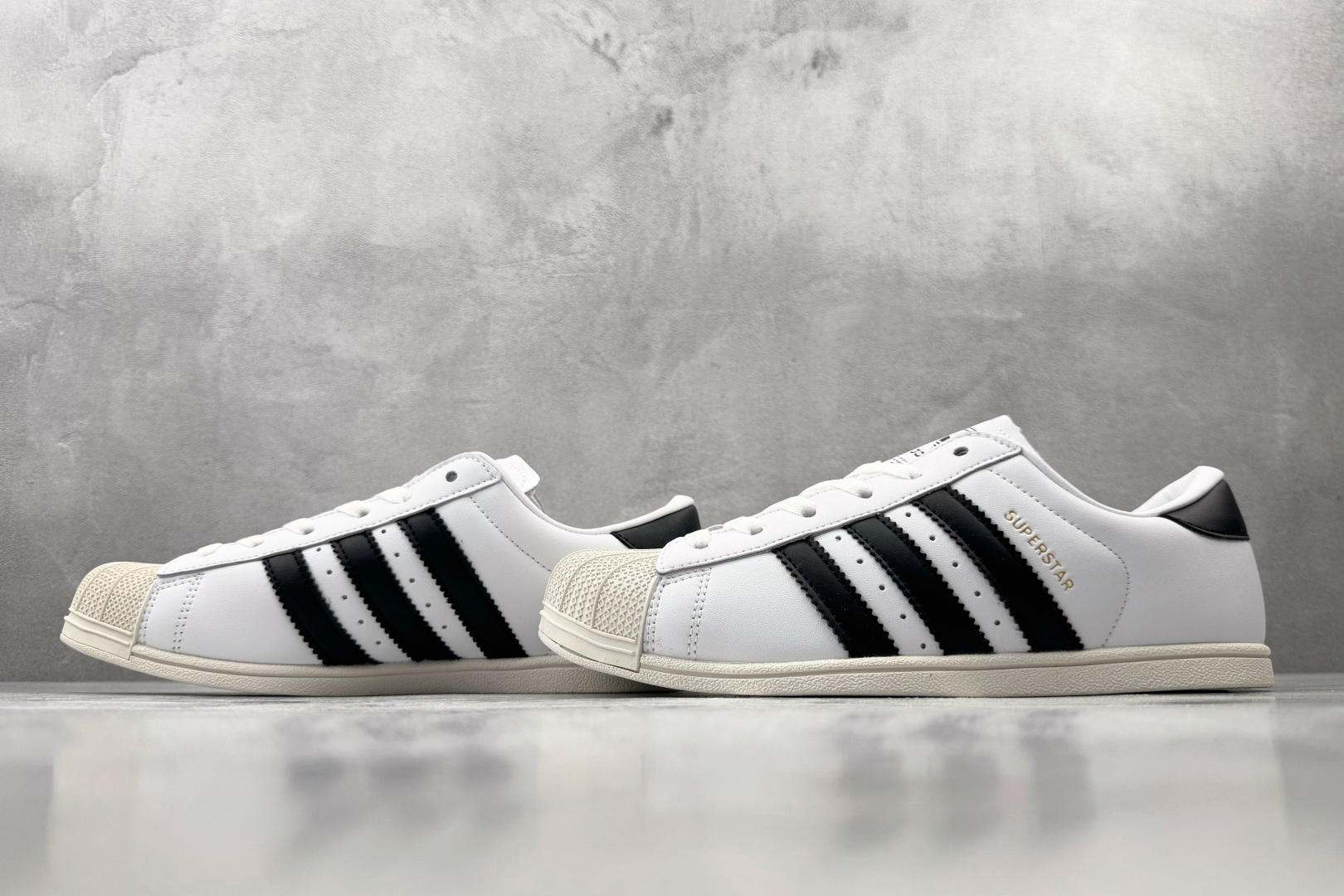 DH adidas originals SUPERSTAR Lo Pro 白黑色 货号:KK0427 尺码:35.5 DH adidas originals SUPERSTAR Lo Pro 白黑色 货号:KK0427 尺码:35.5