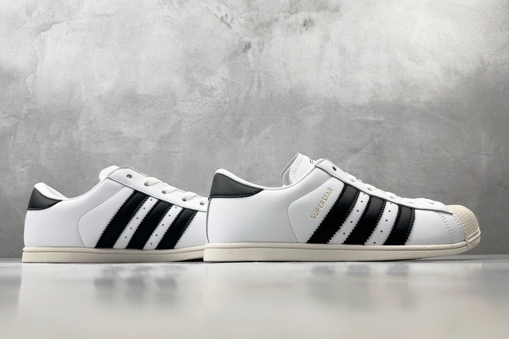 DH adidas originals SUPERSTAR Lo Pro 白黑色 货号:KK0427 尺码:35.5 DH adidas originals SUPERSTAR Lo Pro 白黑色 货号:KK0427 尺码:35.5