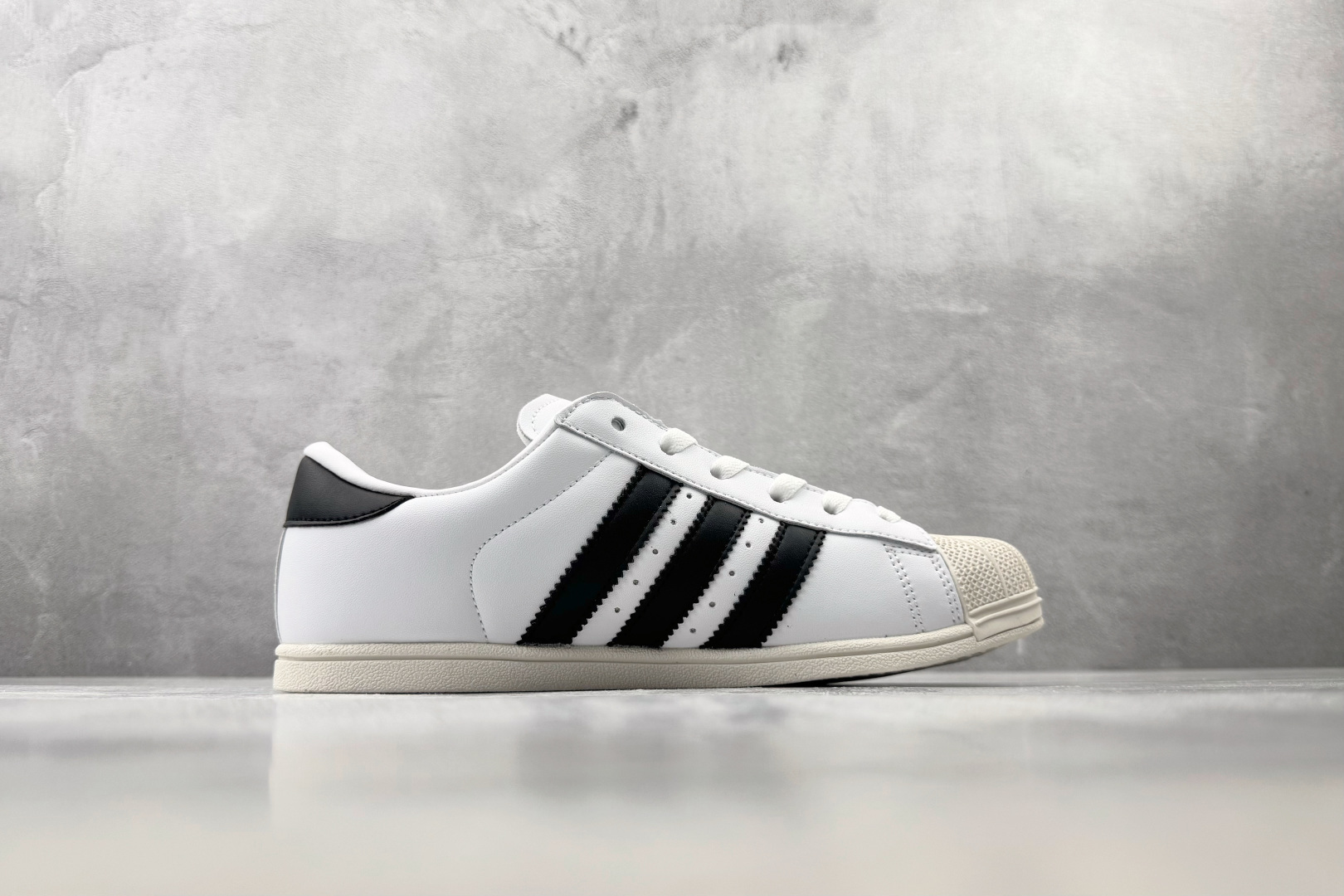 DH adidas originals SUPERSTAR Lo Pro 白黑色 货号:KK0427 尺码:35.5 DH adidas originals SUPERSTAR Lo Pro 白黑色 货号:KK0427 尺码:35.5