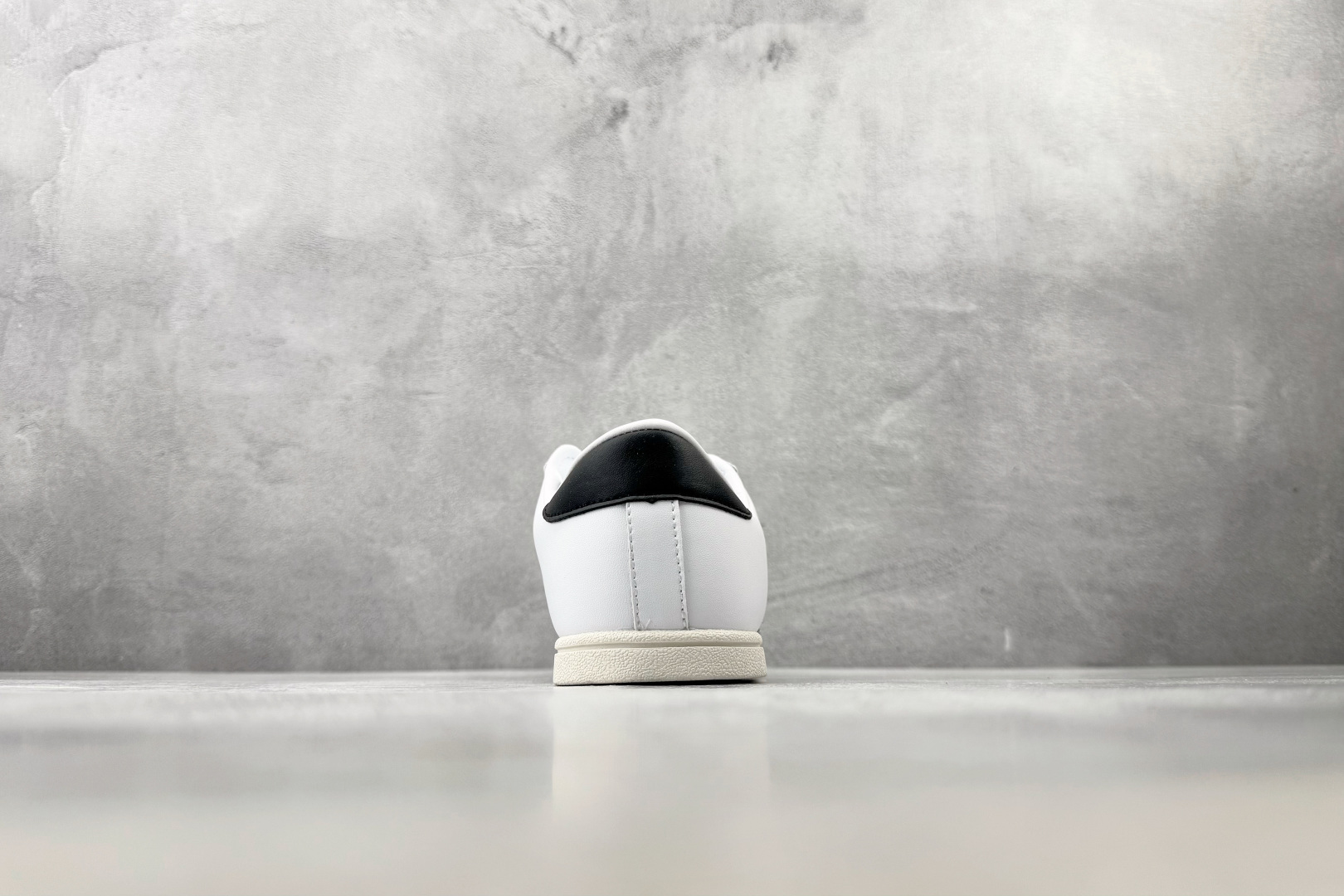 DH adidas originals SUPERSTAR Lo Pro 白黑色 货号:KK0427 尺码:35.5 DH adidas originals SUPERSTAR Lo Pro 白黑色 货号:KK0427 尺码:35.5