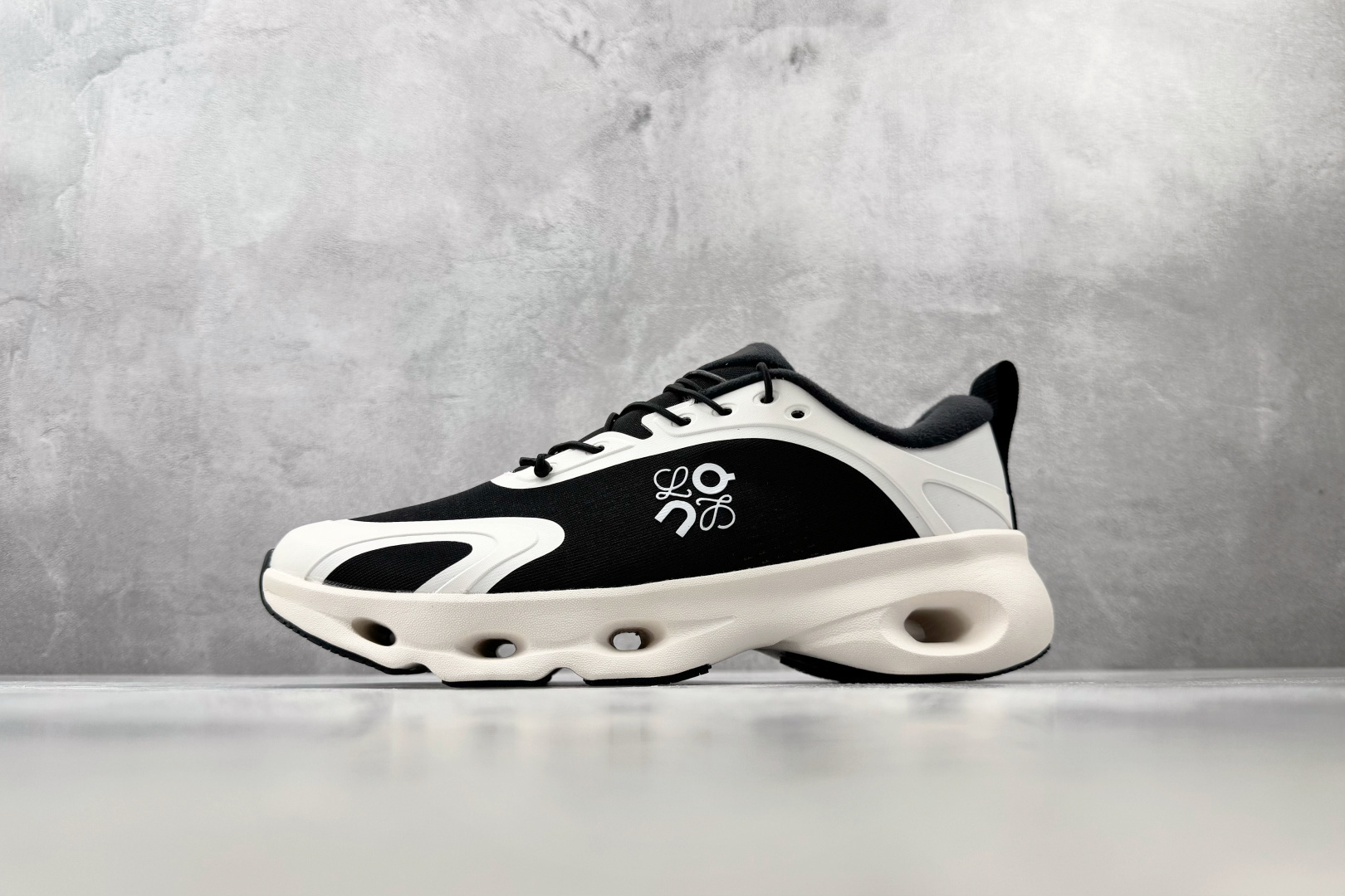 PK 全新工厂开发 LOEWE x On Cloudsolo 黑白 货号：3MF 尺码：36 36.5 37.5 38 