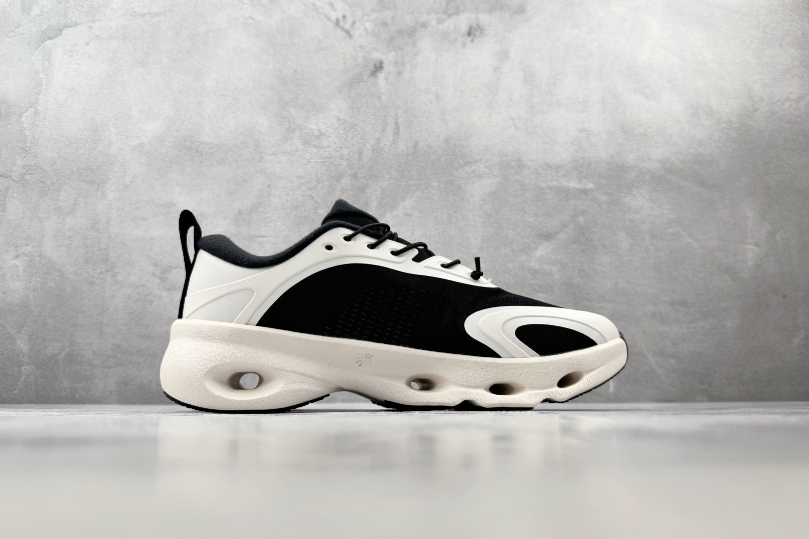 PK 全新工厂开发 LOEWE x On Cloudsolo 黑白 货号：3MF 尺码：36 36.5 37.5 38 