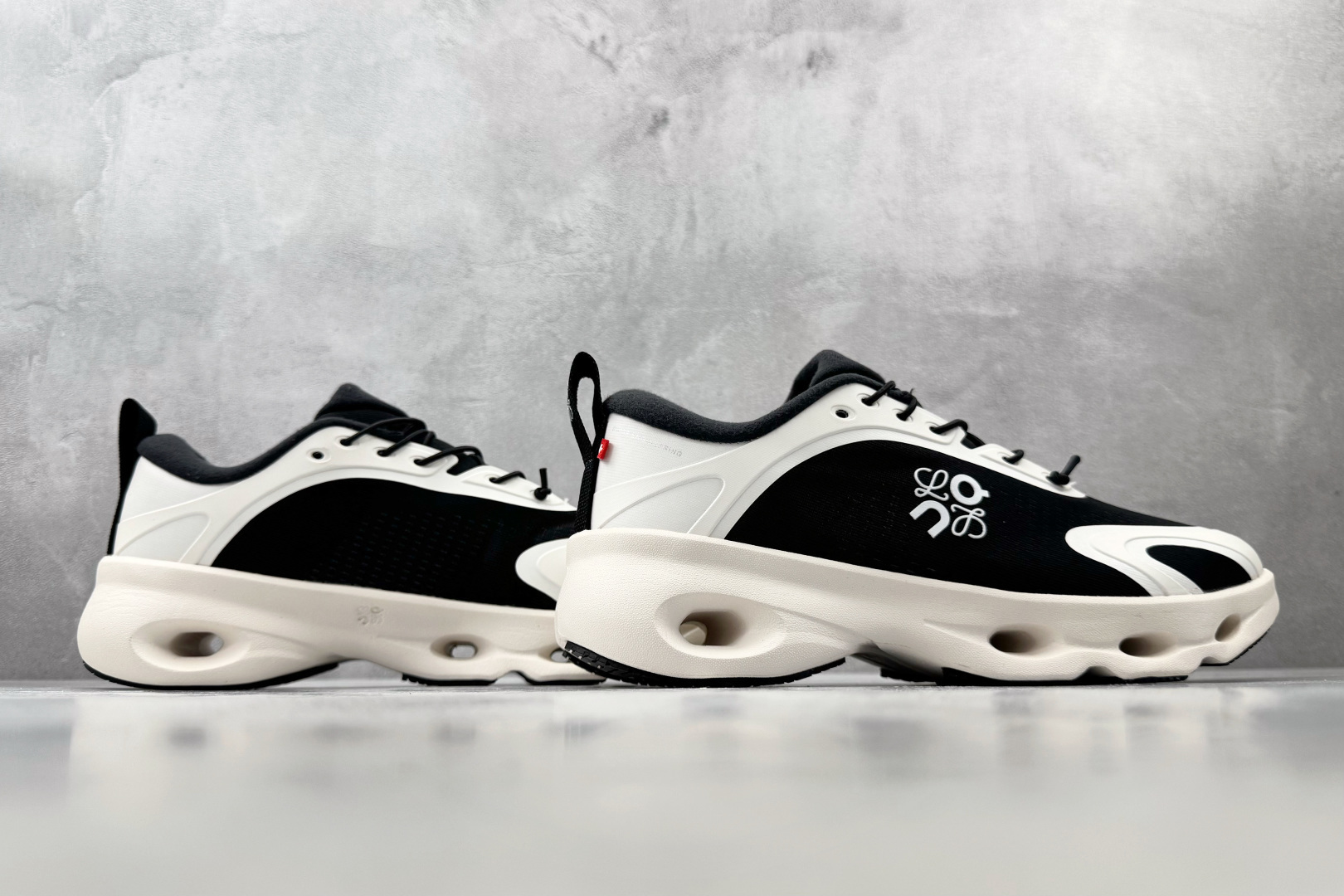 PK 全新工厂开发 LOEWE x On Cloudsolo 黑白 货号：3MF 尺码：36 36.5 37.5 38 