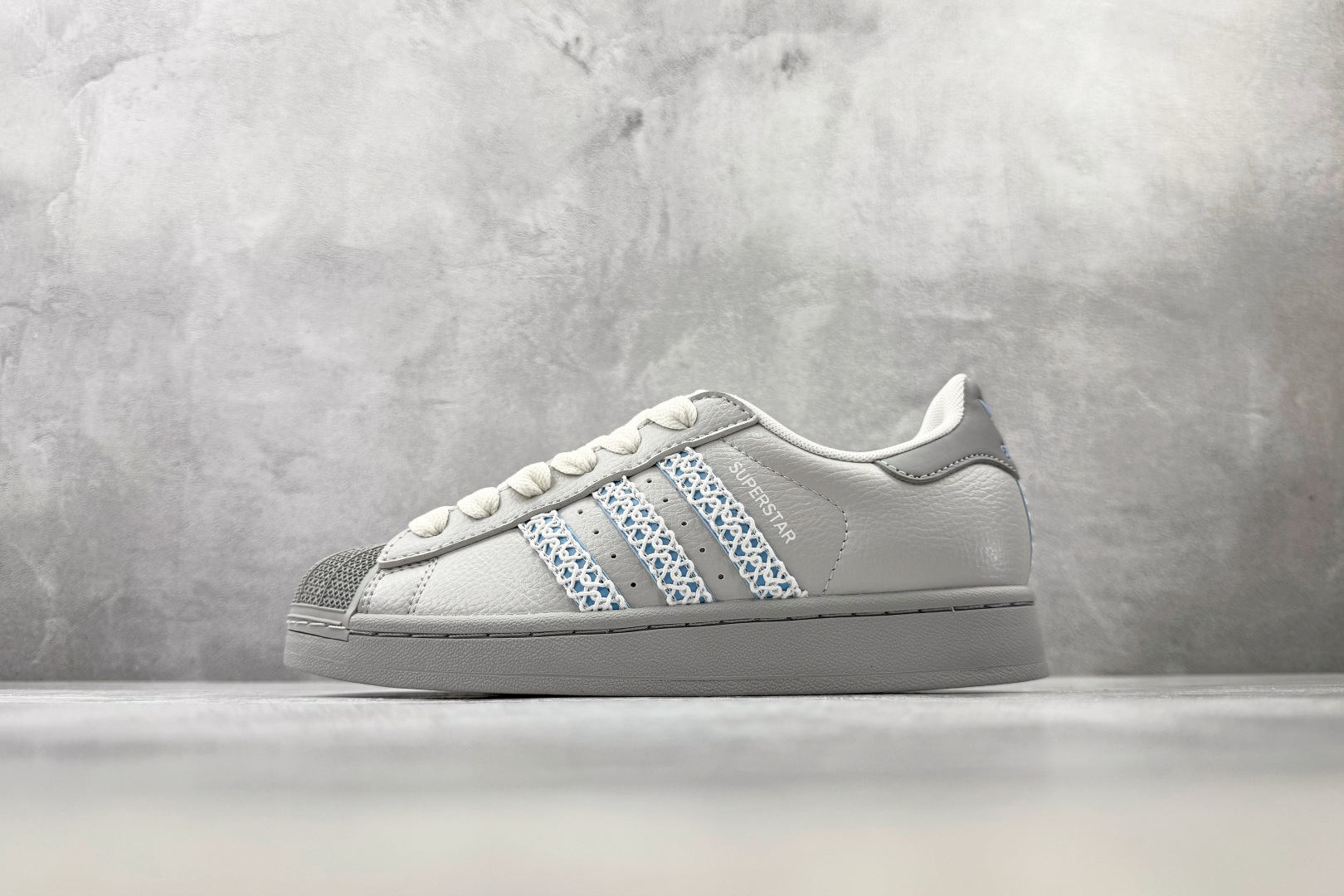 adidas originals Superstar 2 灰色 货号：JQ8729 尺码：35.5 36 36.5 37