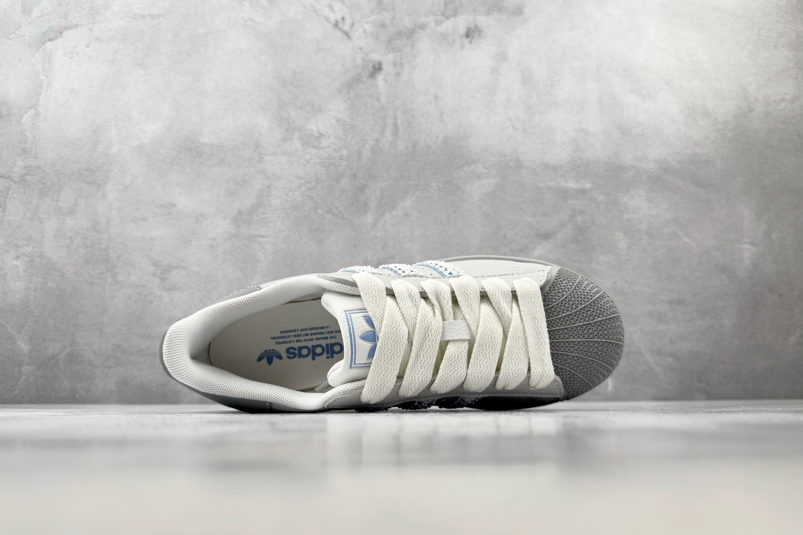 adidas originals Superstar 2 灰色 货号:JQ8729 尺码:35.5 36 36.5 37 adidas originals Superstar 2 灰色 货号:JQ8729 尺码:35.5 36 36.5 37