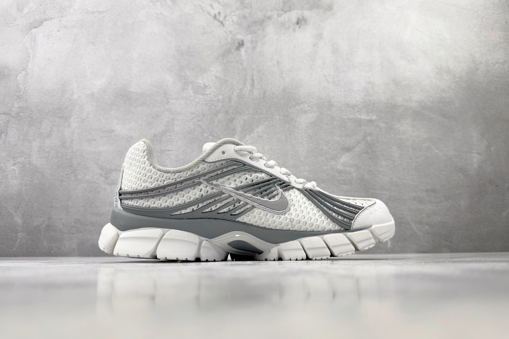 ST Nike Zoom Skylon 11 顶峰白 货号:IU7360-103 尺码:36 36.5 37.5 38 ST Nike Zoom Skylon 11 顶峰白 货号:IU7360-103 尺码:36 36.5 37.5 38