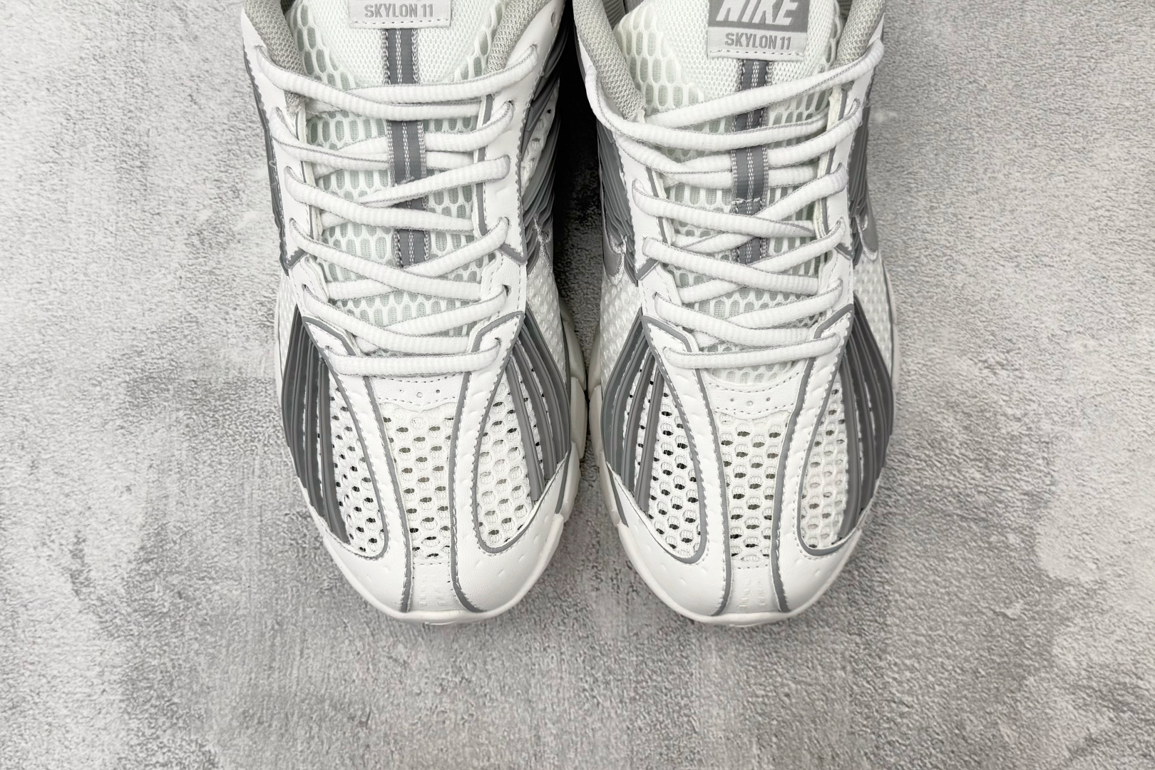ST Nike Zoom Skylon 11 顶峰白 货号:IU7360-103 尺码:36 36.5 37.5 38 ST Nike Zoom Skylon 11 顶峰白 货号:IU7360-103 尺码:36 36.5 37.5 38