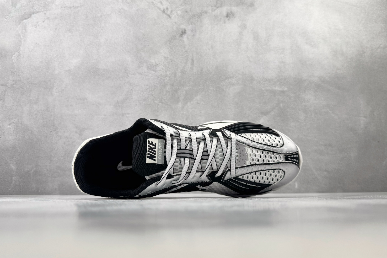 ST Nike Zoom Skylon 11 白银色 货号：IU1869-101 尺码：36 36.5 37.5 38 