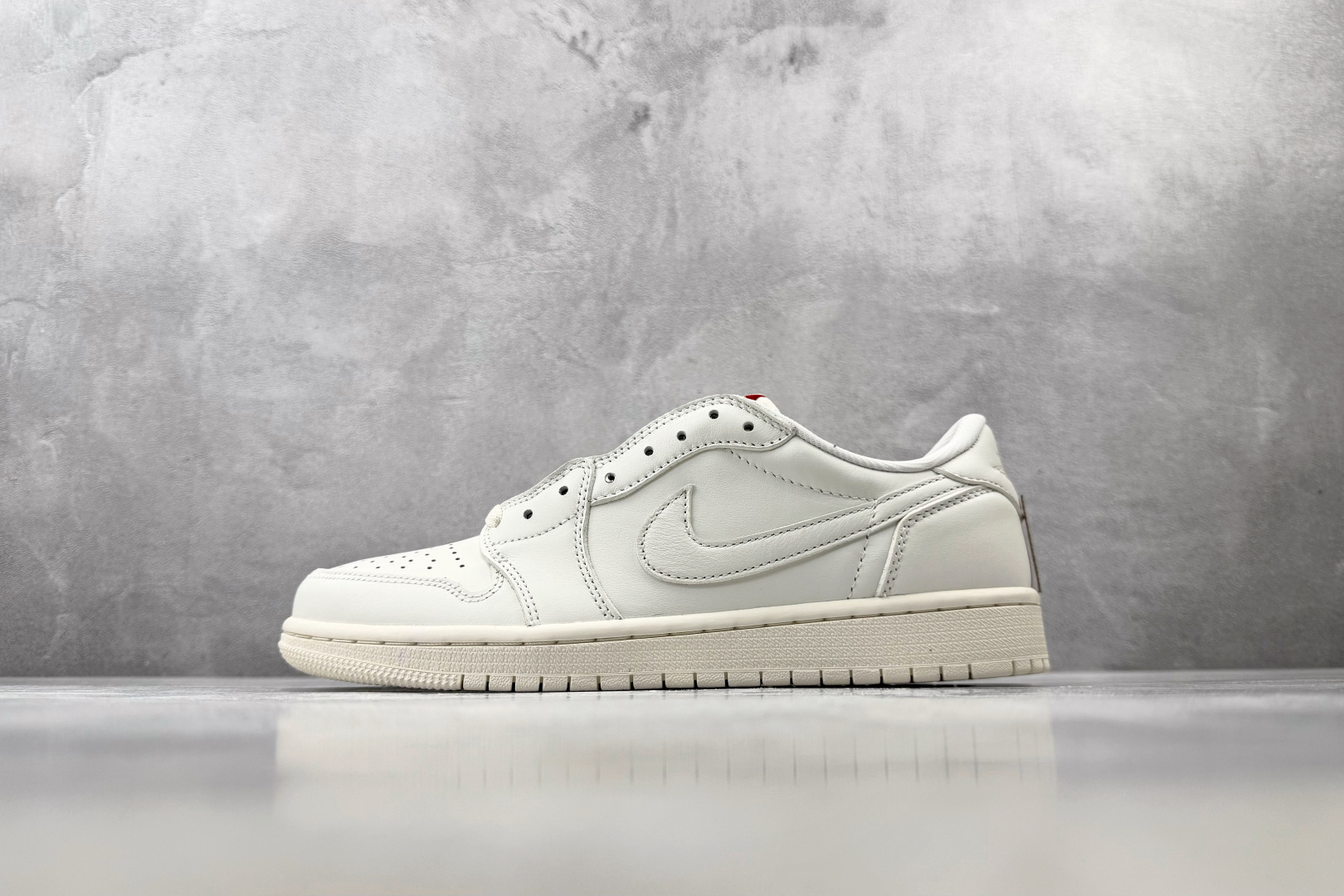A版头层 Jordan Air Jordan 1 Retro OG 白色 货号：HQ6998-100 尺码：35.5 3