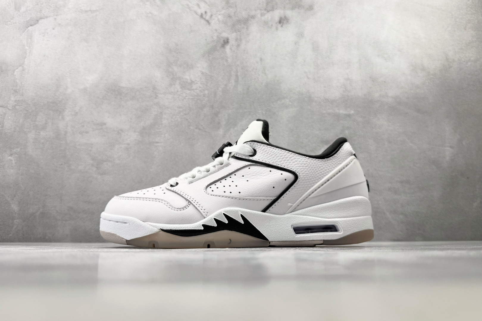 HJ Jordan Air Jordan Sixty Plus 白黑 货号：IR1847-103 尺码：36 36.5 