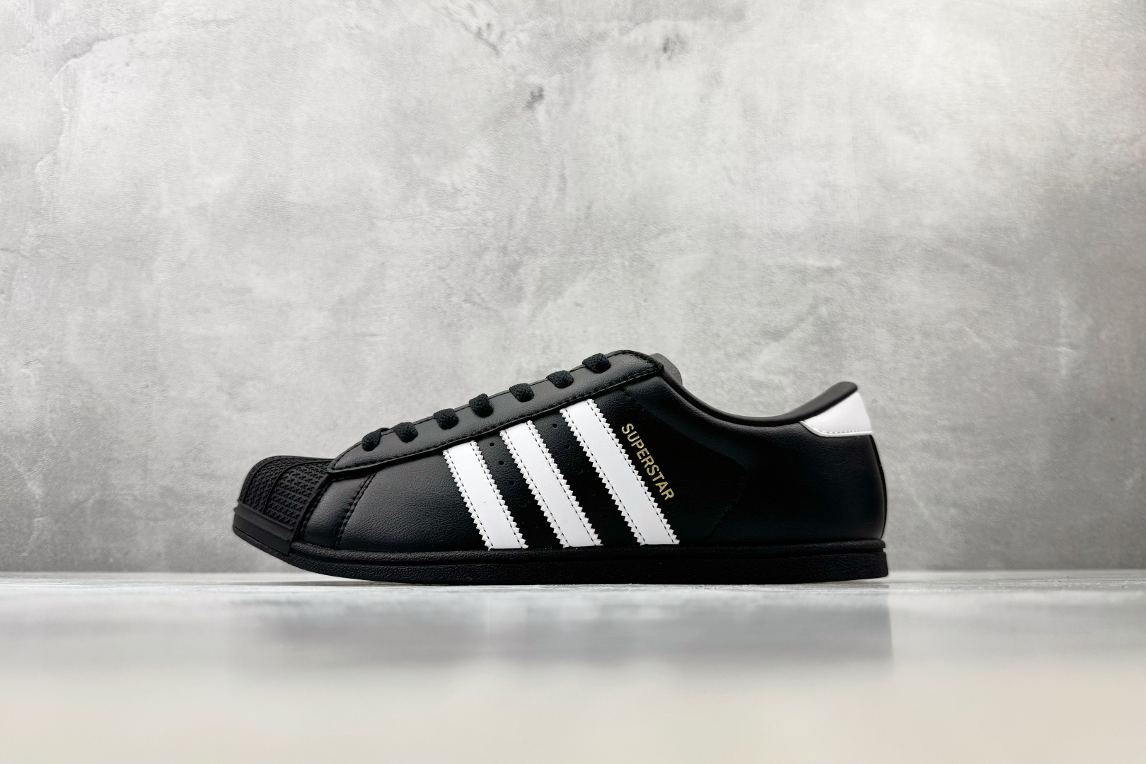 PP adidas originals SUPERSTAR Lo Pro 黑白 货号：KI6824 尺码：35.5 36