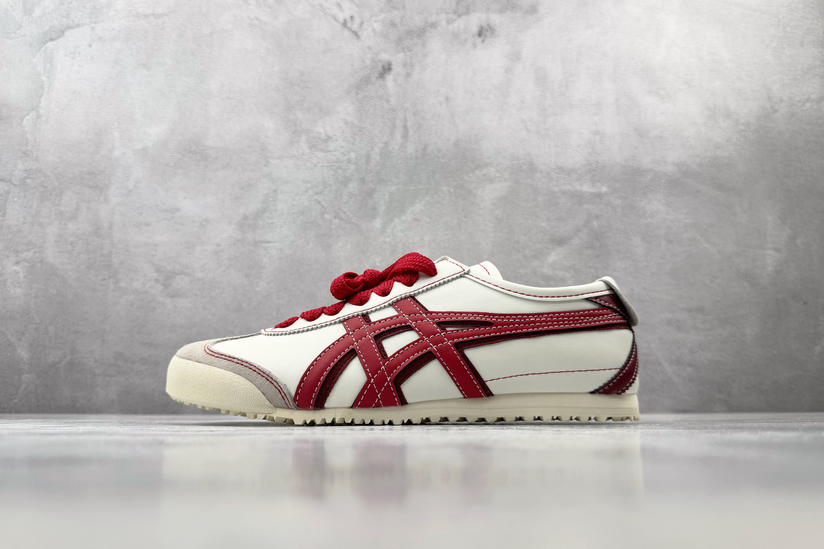 SC 渠道特供 Onitsuka Tiger鬼塚虎 Mexico 66 米白色/红色 货号：1183C679-101 尺