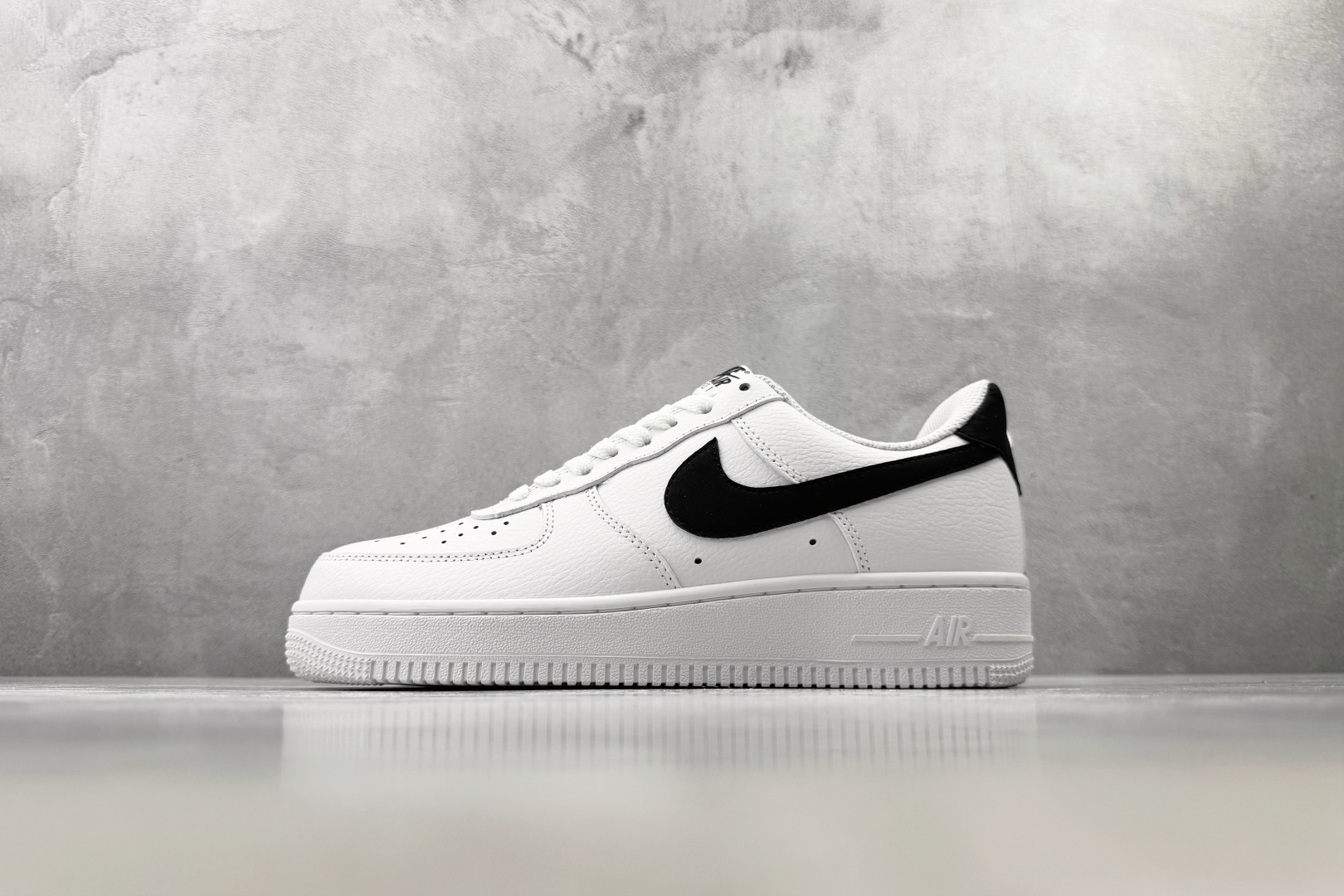 K2 Nike Air Force 1 White and Black 白黑 货号：CT2302-100 尺码：36 3