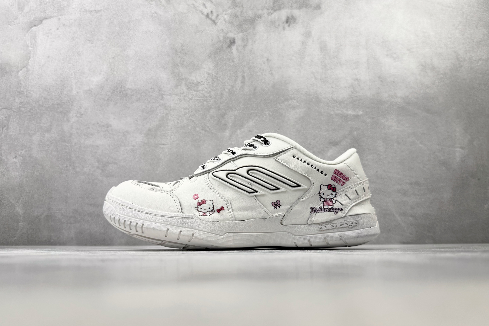 FK 最强性价比 Balenciaga巴黎世家 Hamptons 白色 货号：WCURB9000 尺码：35 36 37