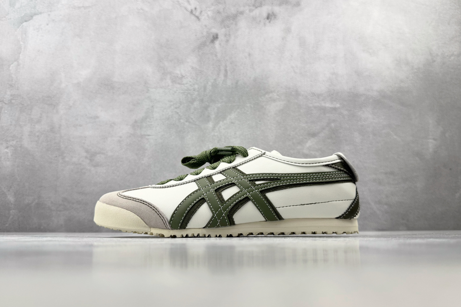 SC 渠道特供 Onitsuka Tiger鬼塚虎 Mexico 66 米白色/绿色 货号：1183C679-102 尺