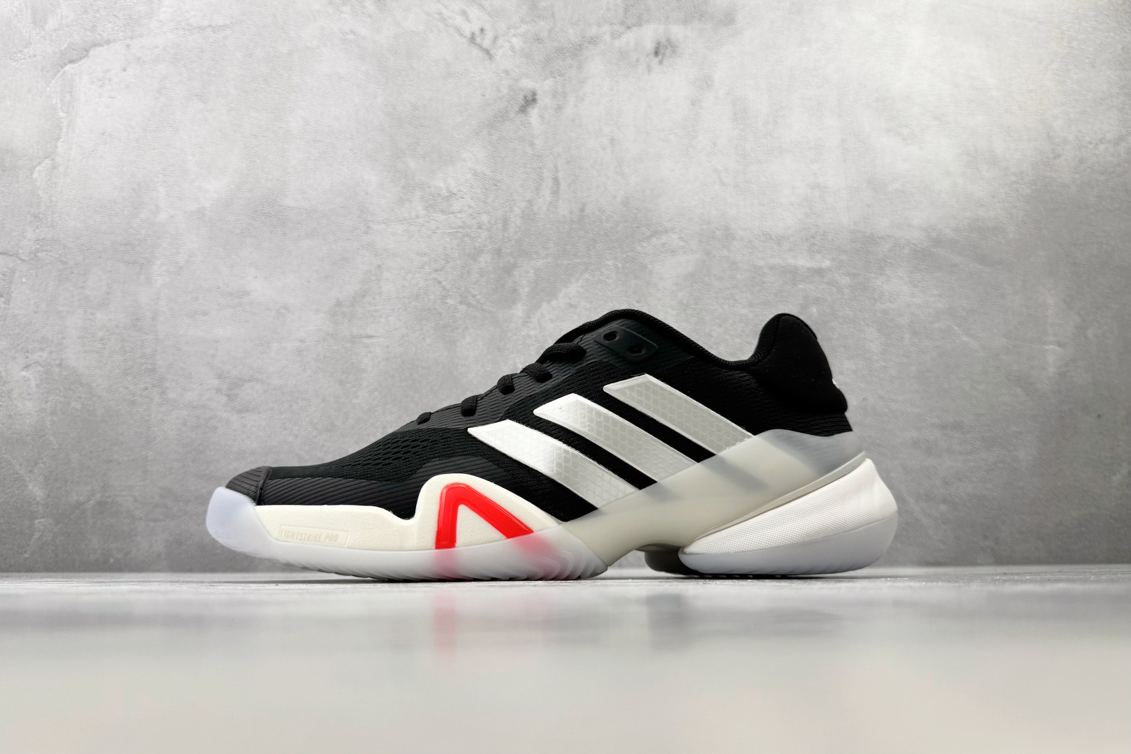 3A adidas BARRICADE 14 黑白色 货号：JR1739 尺码： 36 36.5 37.5 38 38.