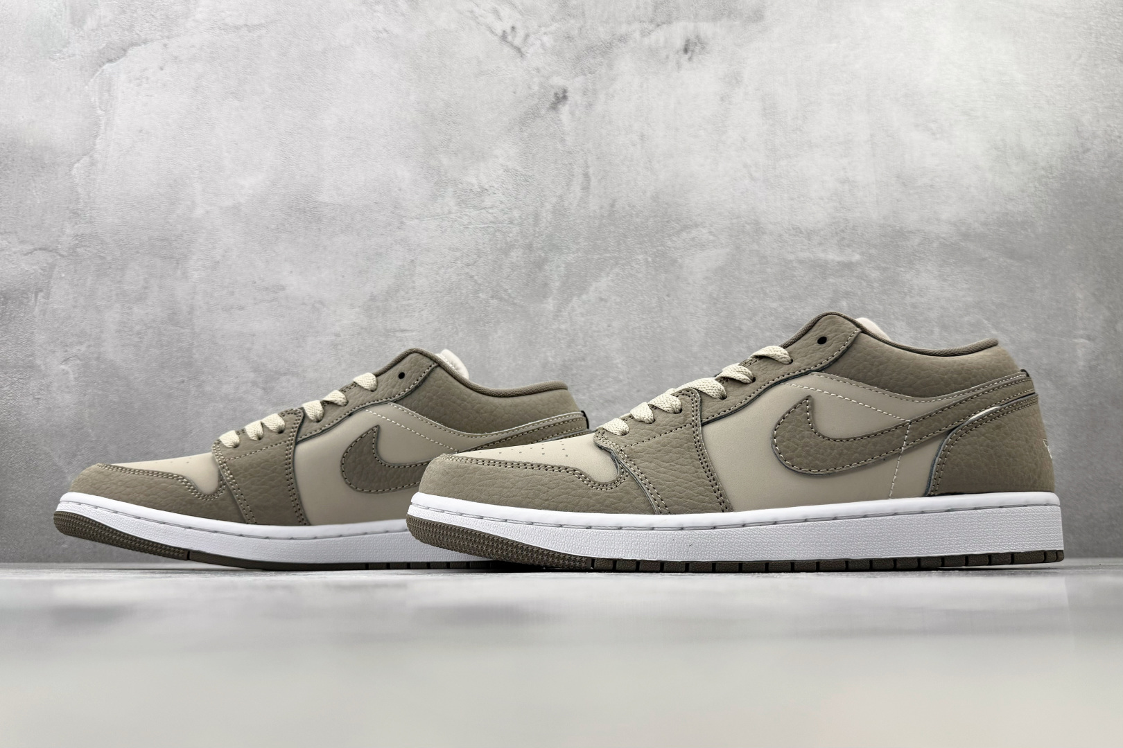 K版 综合版 Jordan Air Jordan 1 Emea Summer 橄榄灰 货号:IU7552-040 尺码: K版 综合版 Jordan Air Jordan 1 Emea Summer 橄榄灰 货号:IU7552-040 尺码: