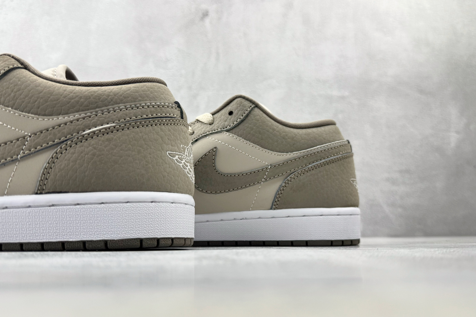 K版 综合版 Jordan Air Jordan 1 Emea Summer 橄榄灰 货号:IU7552-040 尺码: K版 综合版 Jordan Air Jordan 1 Emea Summer 橄榄灰 货号:IU7552-040 尺码: