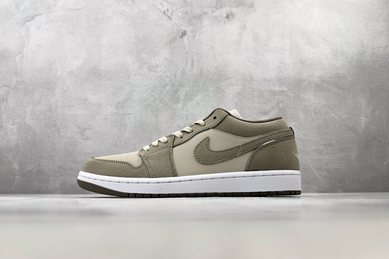 K版 综合版 Jordan Air Jordan 1 Emea Summer 橄榄灰 货号：IU7552-040 尺码：