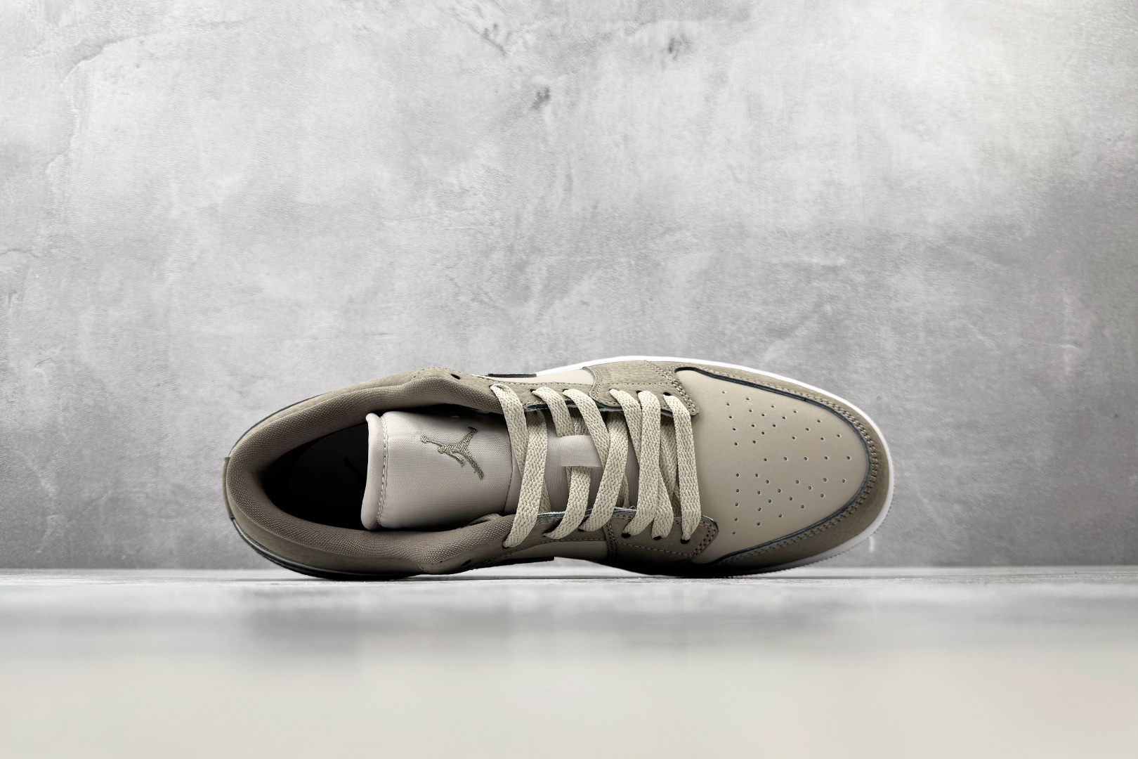 K版 综合版 Jordan Air Jordan 1 Emea Summer 橄榄灰 货号:IU7552-040 尺码: K版 综合版 Jordan Air Jordan 1 Emea Summer 橄榄灰 货号:IU7552-040 尺码: