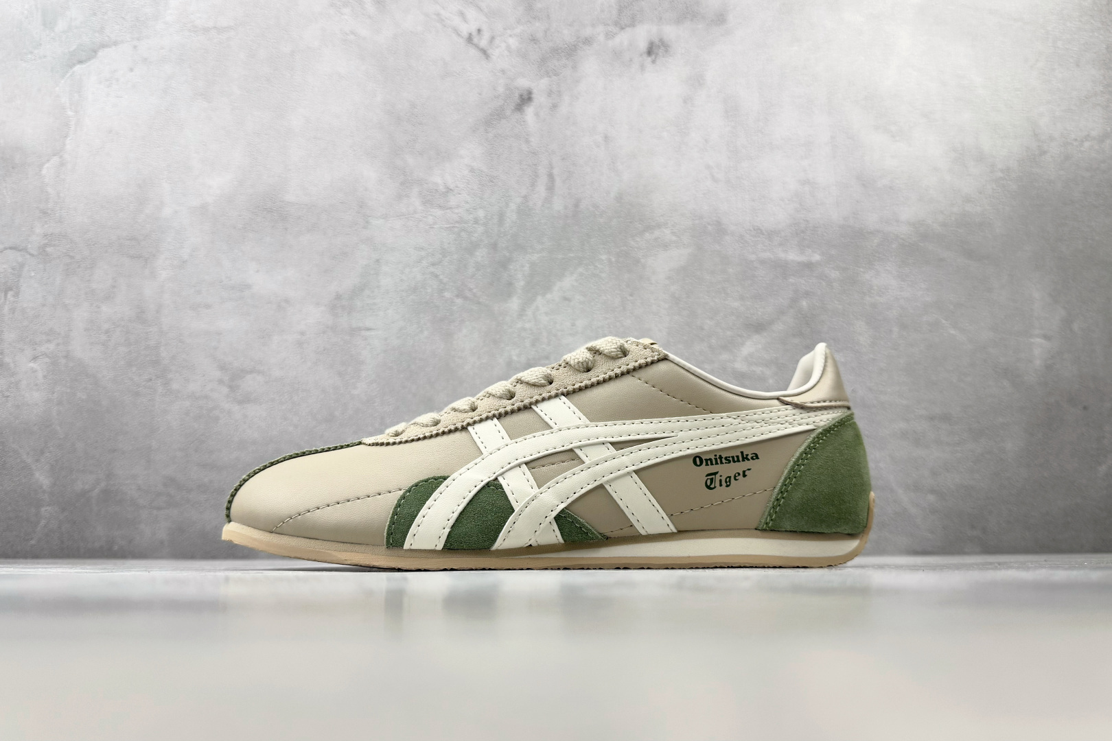 PB 版 Onitsuka Tiger鬼塚虎 Runspark 米绿 货号：1183B480-023 尺码：36 36.