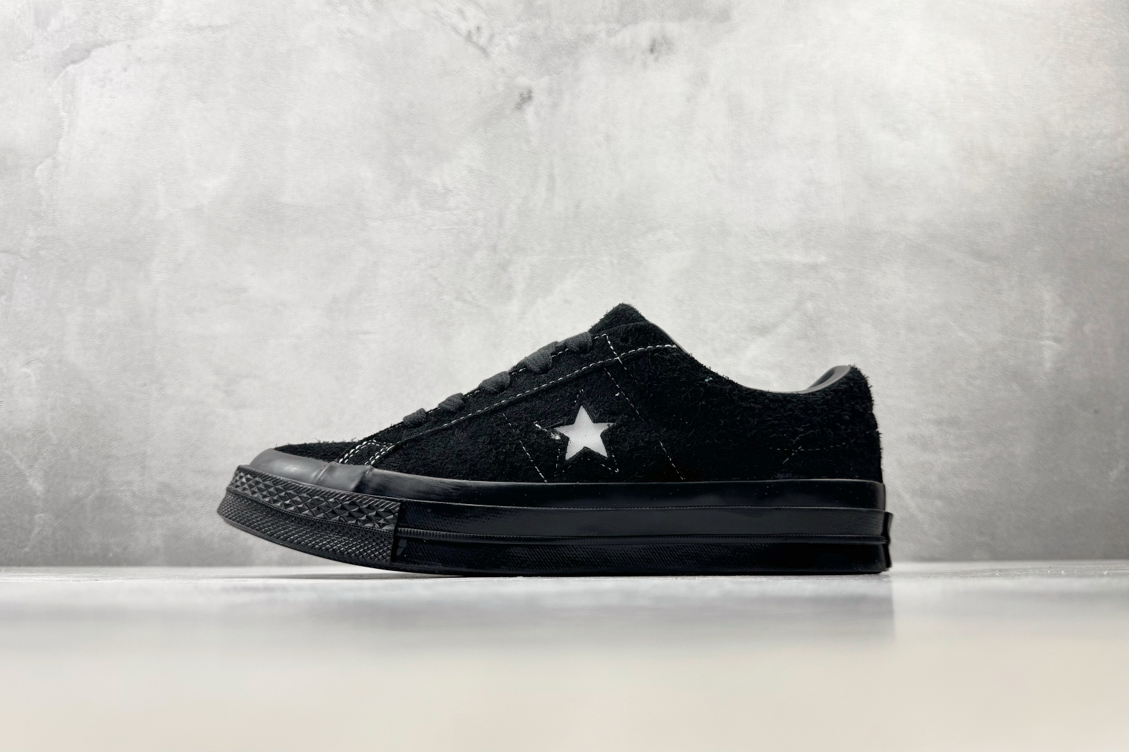 【H版】 Converse one star Suede OX 黑 • 星星贴片车缝针距统一 尖角走线圆润 不断线跳针 
